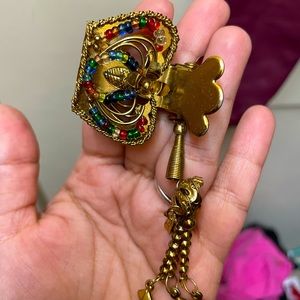 Cluch clip with colour ful beads and hanging